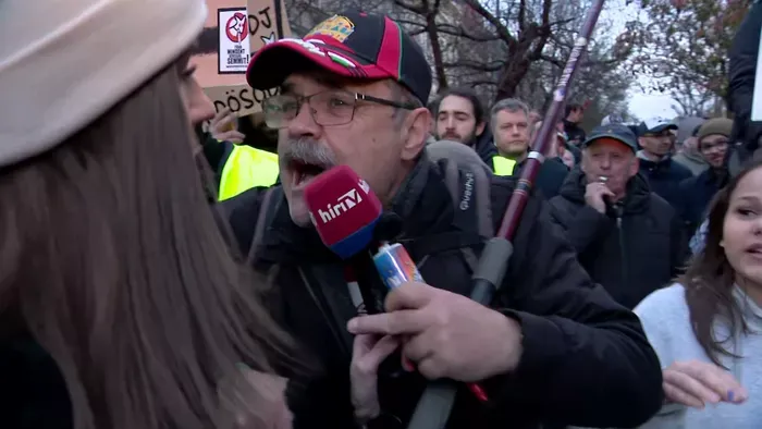 Agresszív provokátorok és szexuális zaklatás – így akarták megzavarni Orbán Viktor szombathelyi látogatását