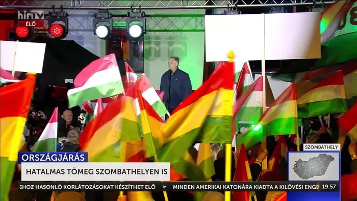 Olyan hatalmas tömeg várta a miniszterelnököt, amit látni kell