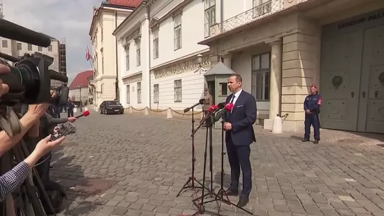 Toroczkai szerint kétharmados többséggel visszaélve nem lehet lerövidíteni a köztársasági elnök mandátumát