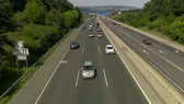 140 km/óra az autópályán: Haladás vagy halálos kockázat?