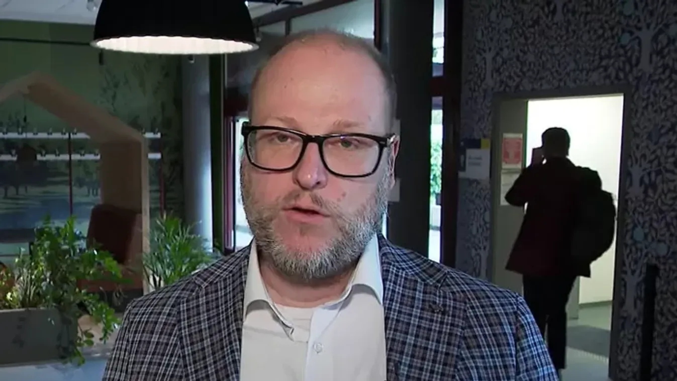 Adóemelés kell egy vállalkozó szerint