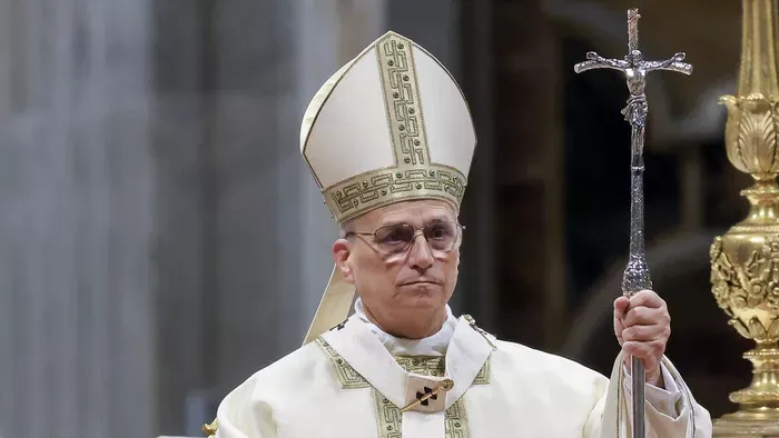 XIV. Leó pápa maga vitte a keresztet