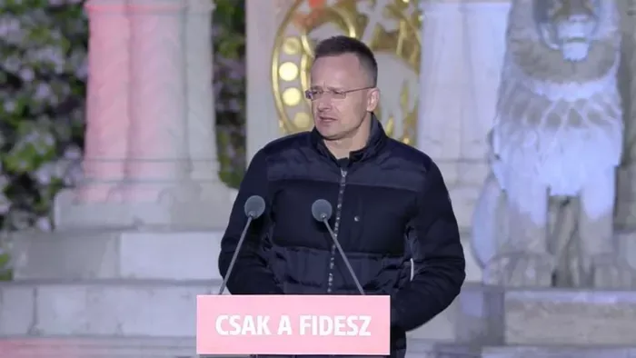 Szijjártó Péter szerint a választás legfontosabb kérdése, hogy Magyarország kimarad a háborúból vagy sem