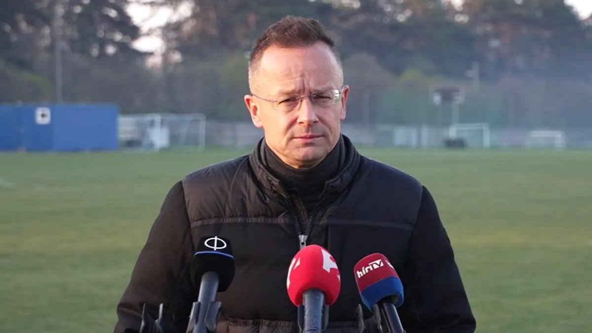 Szijjártó Péter: Az emberek háborúról vagy békéről döntenek