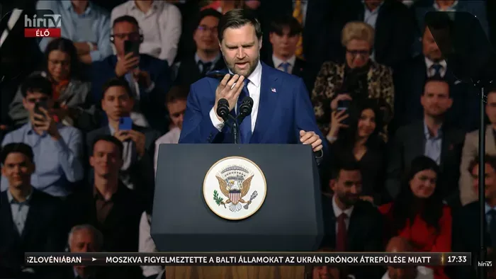 J. D. Vance felhívta Trumpot az MTK Sportcsarnokban
