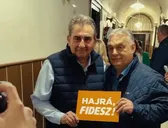 Lángos, lecsó és szelfik: Orbán Viktor nemcsak kezet fogni ment az utcára