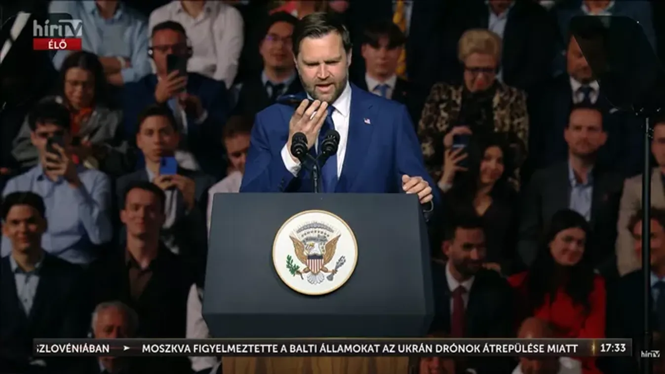 Megállt a levegő a stadionban: Donald Trump beleszólt a mikrofonba, és üzent a magyaroknak!