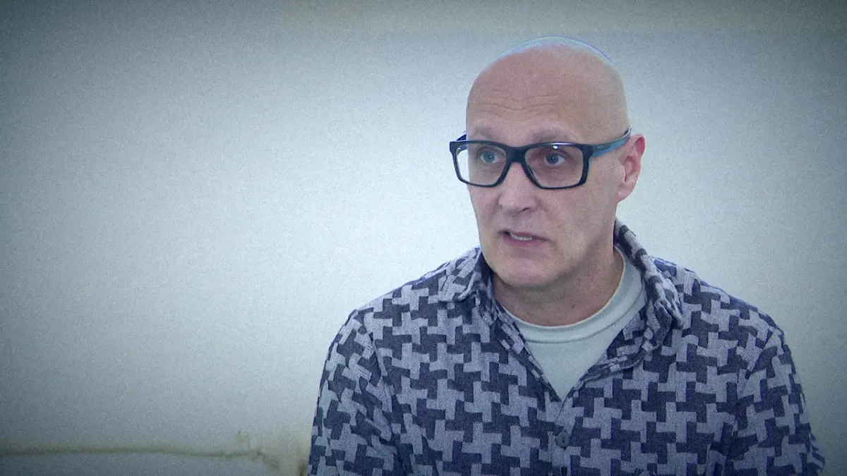 Pilótának hazudta magát a magyar Tinder-hódító