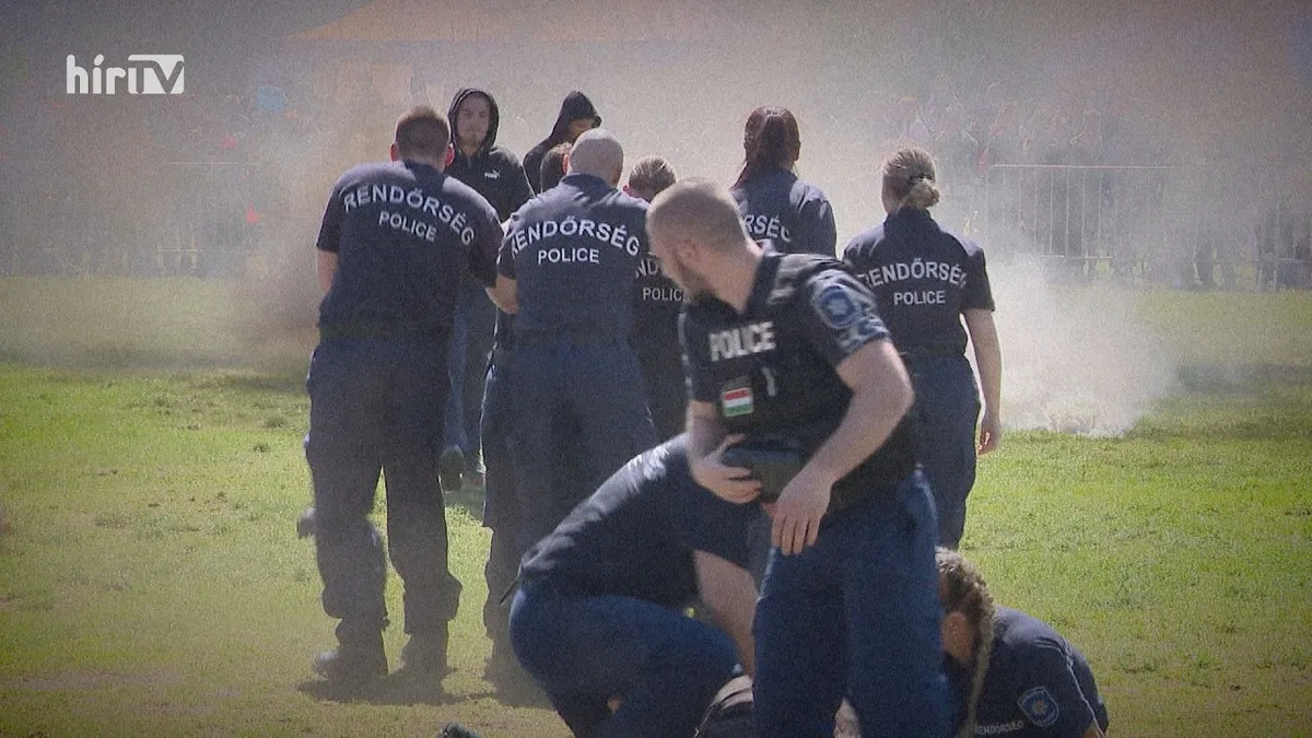 Kék és piros színekben pompázott a Városliget a Rendőr- és Tűzoltónapon