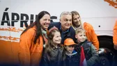 Orbán Viktor elérte az egymillió kézfogást az országjárás finisében