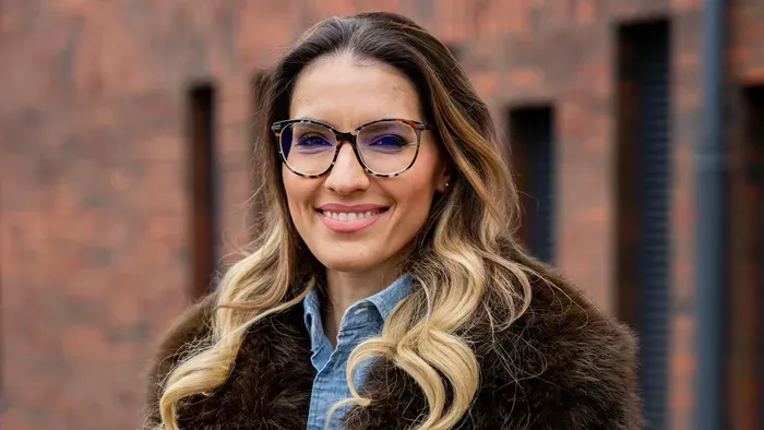 Szijjártó Péter és Déri Stefi: Gátat szabunk a beavatkozásnak