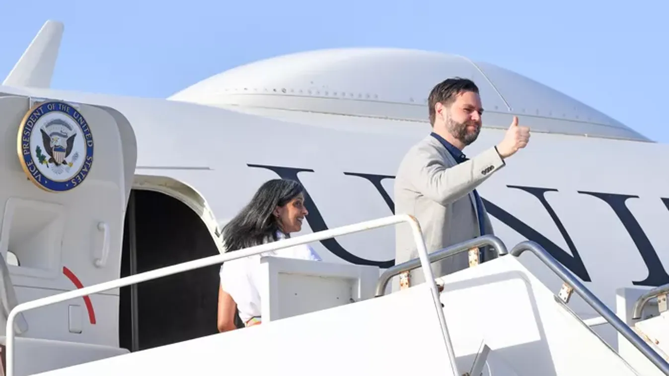 JD Vance amerikai alelnök reptéri fogadása - Élő közvetítés