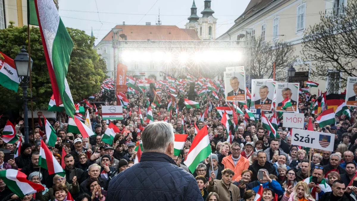 Orbán Viktor Székesfehérváron: A magyar pénz Ukrajnába hordása a választás tétje