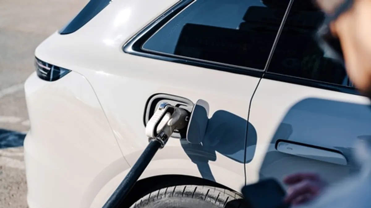 Villámgyors váltás Európában: így hódítják meg az utakat az elektromos autók