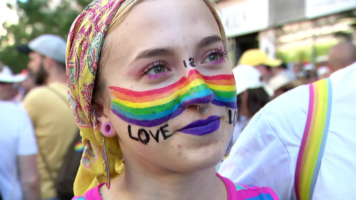 Kilépett a fényre a Szivárvány TV alapítója, miután a HírTV leleplezte