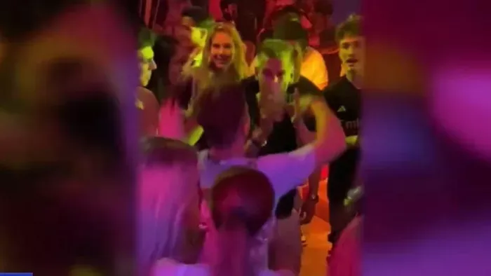 Előkerült a telefon, ami Magyar Péter botrányos estéjét rögzítette