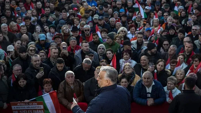 Orbán Viktor Debrecenben: El a kezekkel Magyarországtól!