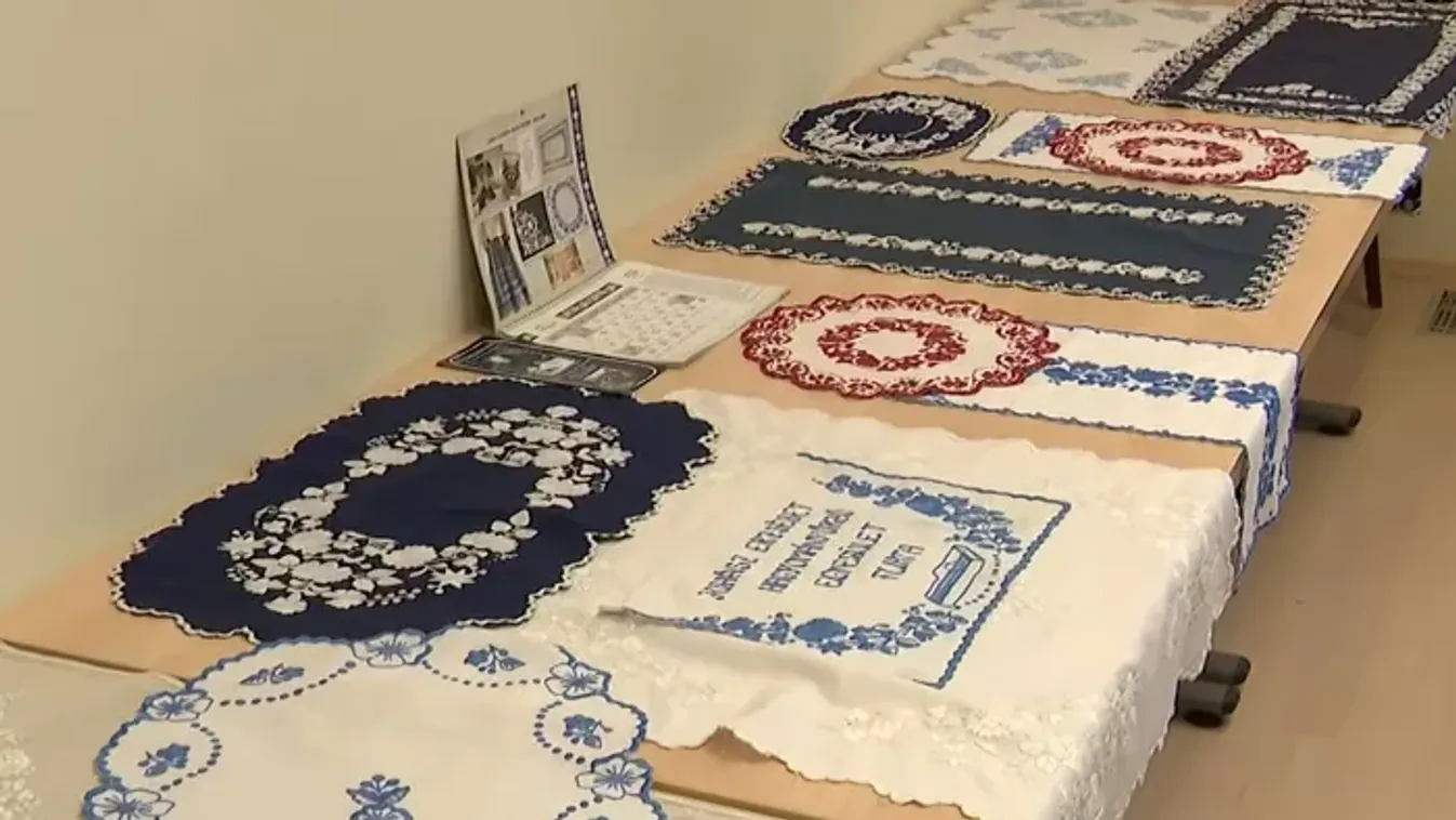 Körbeölelt szózat a Bocskaikertben