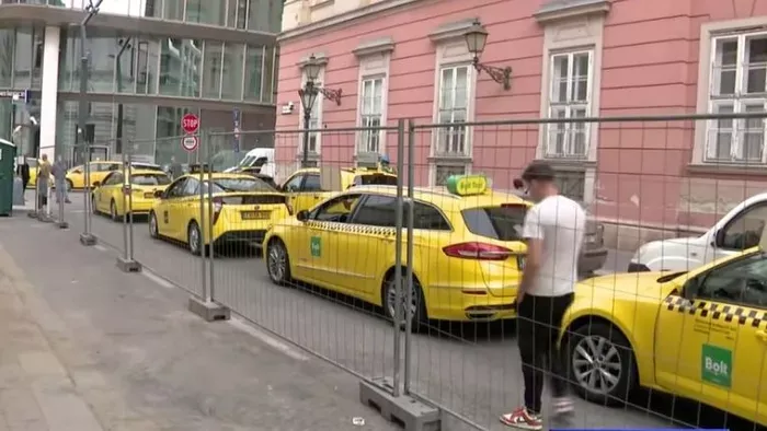 Az új díjszabás miatt konfliktus alakult ki a fővárosban a BKK és a taxisok között