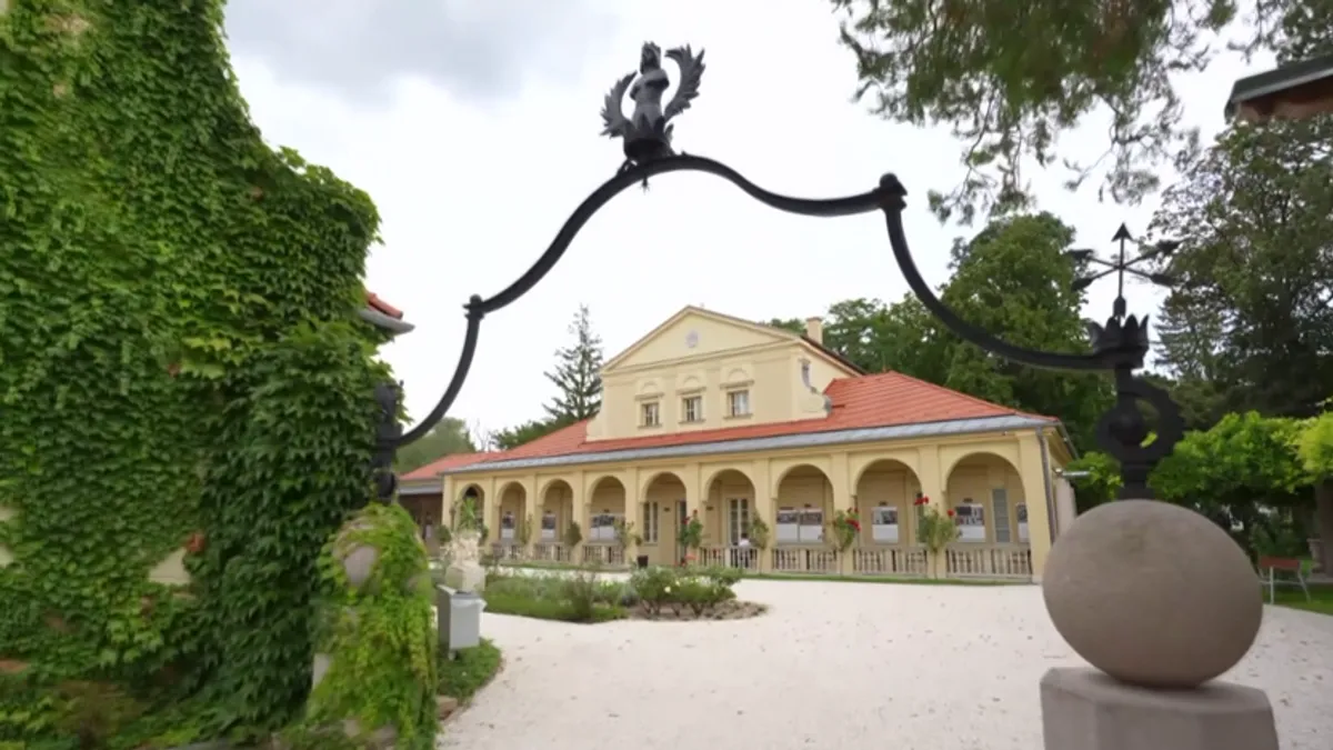 Teltházas esték és „képzeletszínház”: Erre készül idén májusban a Klebelsberg Kastély