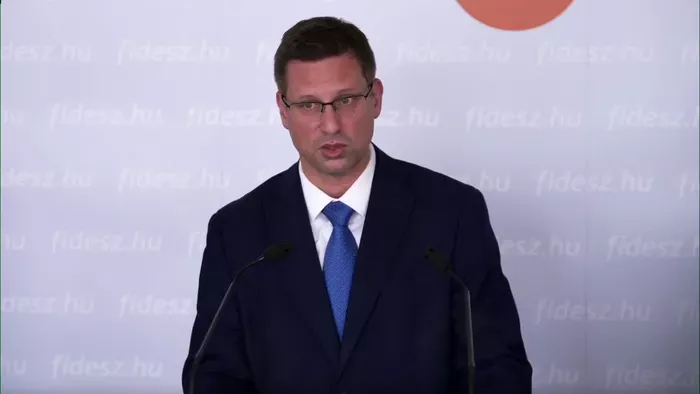Gulyás Gergely elárulta, hová vándorolnak a leköszönt kormány tagjainak  végkielégítései