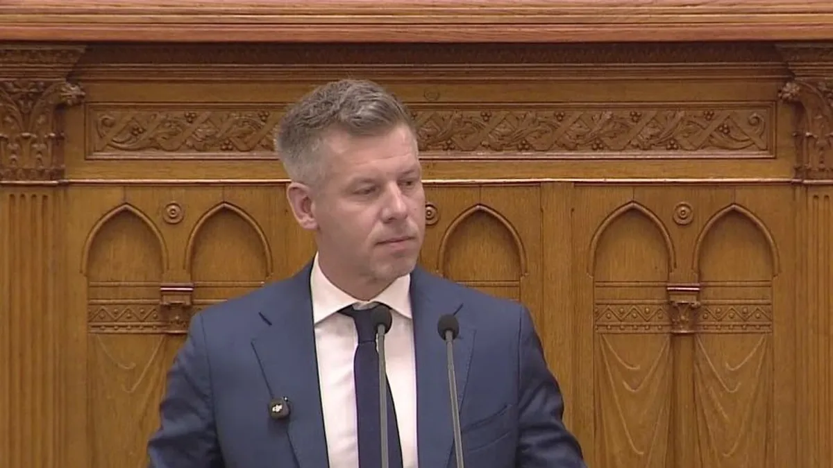 Érdemi bejelentések helyett a fideszes képviselőkkel személyeskedett Magyar Péter