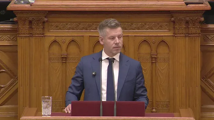 A házelnök sem tudta megfékezni Magyar Péter rendhagyó viselkedését