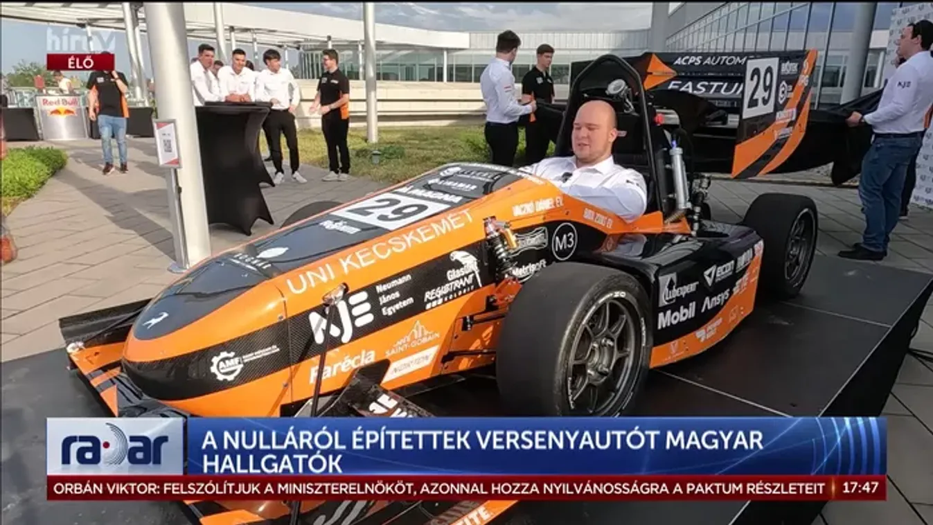 Egyedülálló versenyautót építettek a kecskeméti mérnökhallgatók