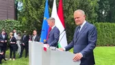 Donald Tusk: Magyar Péterrel együtt fognak dolgozni egy közös álláspont kialakításán Ukrajnáról