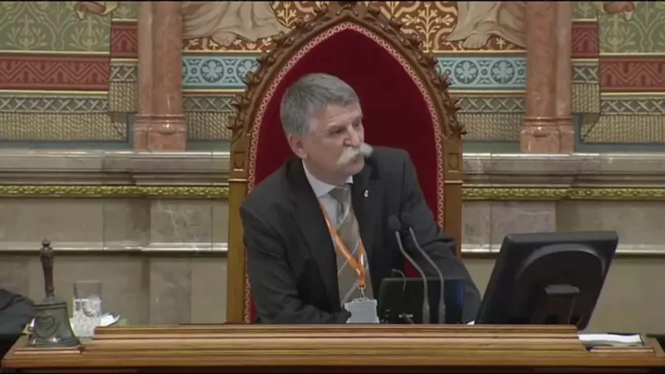 Kövér még a folytonosságot látta benne, Forsthoffer már múzeumba küldi