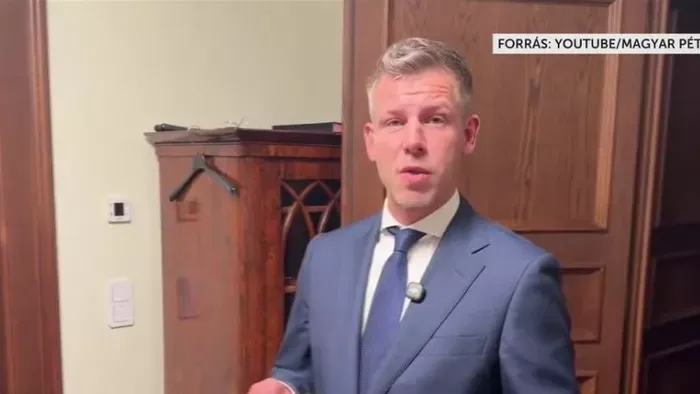 Éjszakába nyúlóan járták be a Karmelita kolostort és Rogán Antal korábbi irodáját a tiszás politikusok