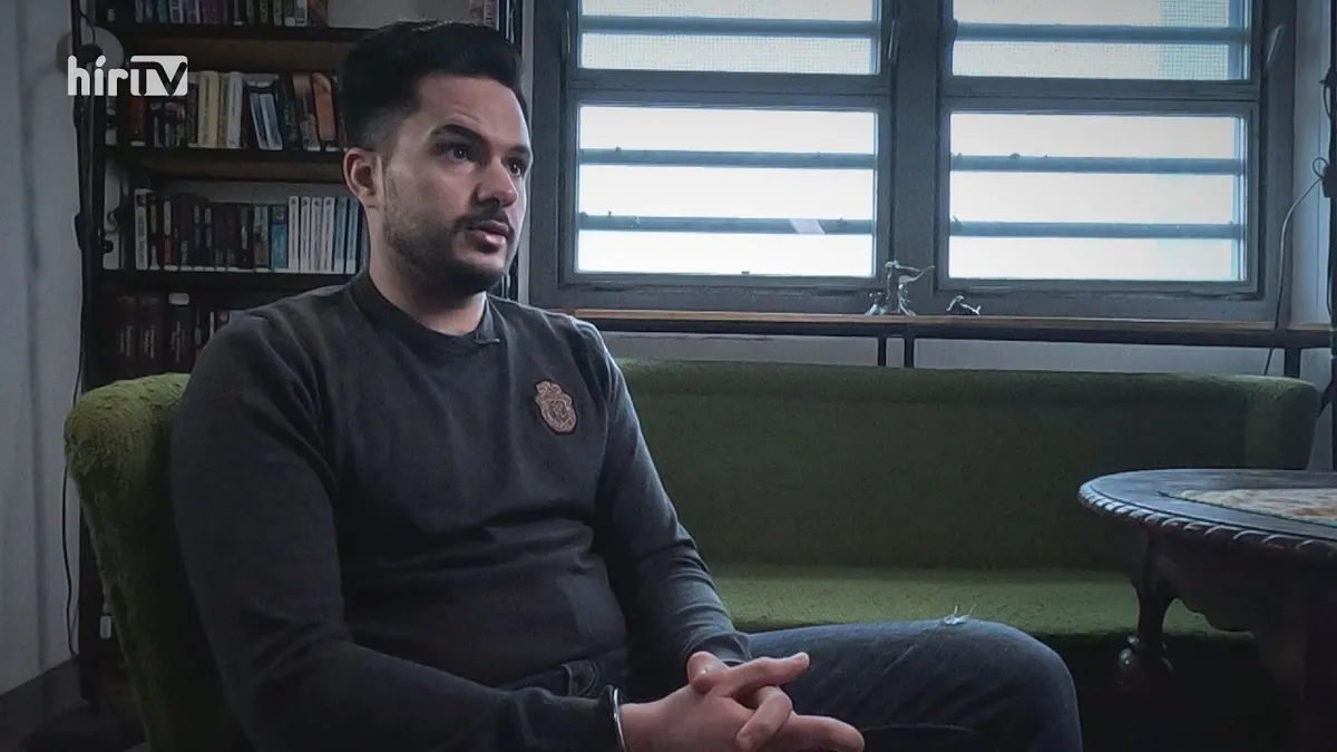 Hameed furcsa meséje a véletlenül kapott gázpisztolyról és a megjátszott naivitásról