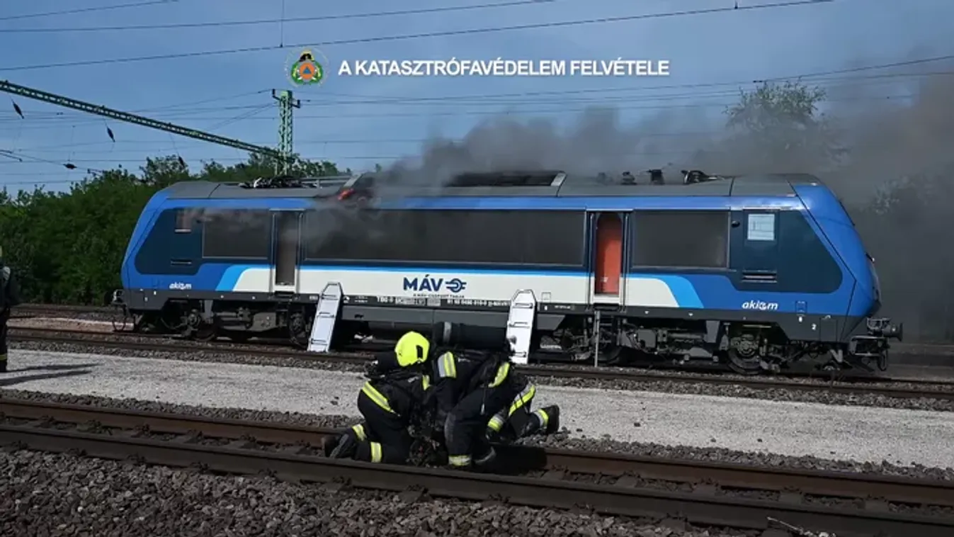 Egy kigyulladt mozdony miatt omlott össze a nyugati vasúti közlekedés