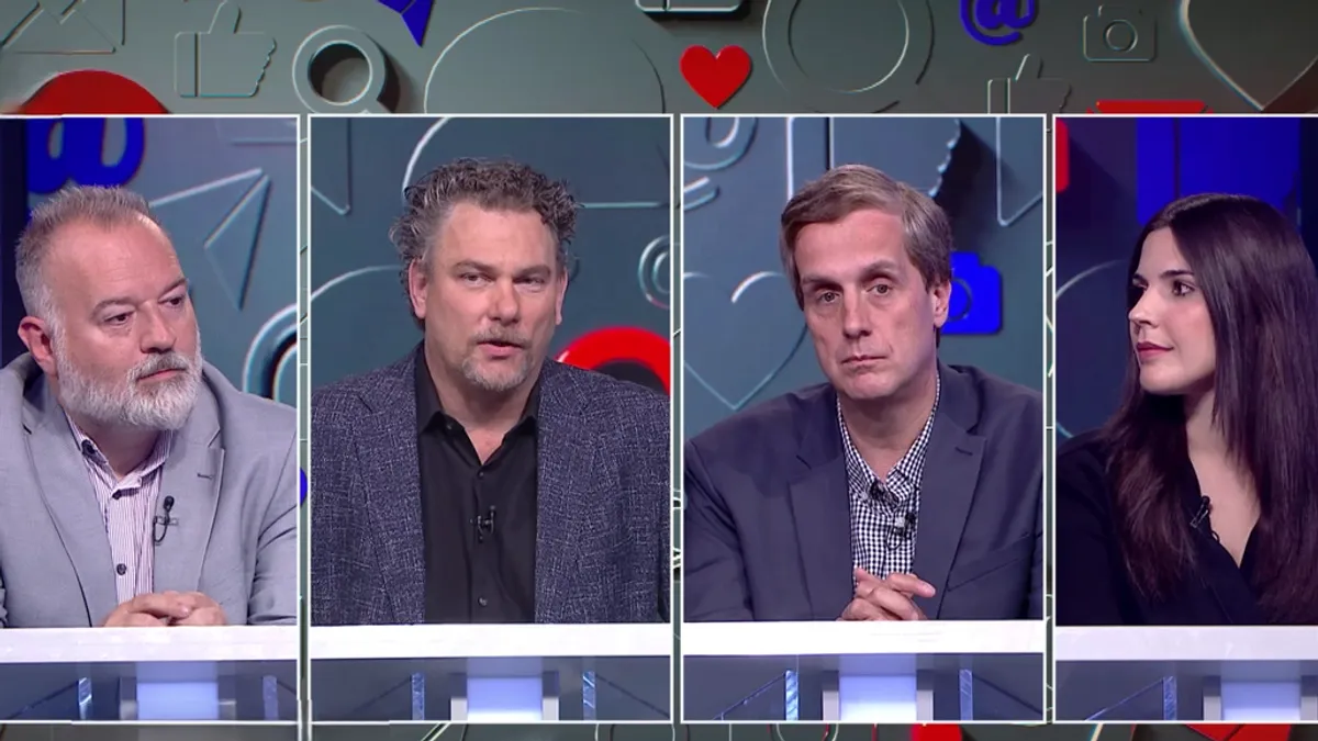 Komment - Magyar Péter a Kossuth téren: Öleljétek meg egymást, végre legyen tánc!