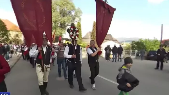 Számos egyházi és népszokás kapcsolódik pünkösd ünnepéhez