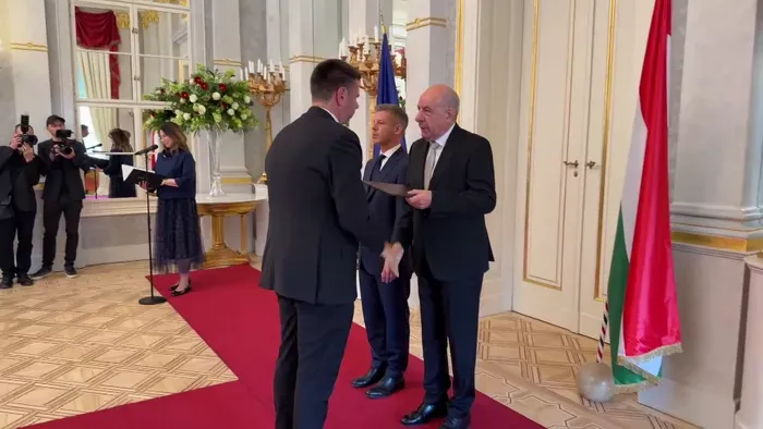 Politikai vihart kavart a miniszterek viselkedése a Sándor-palotában