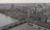 Átrendeződik a brit politikai térkép: Nigel Farage pártja tarolt az angliai tanácsi választásokon