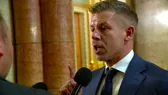 Hárítanak a kormány tagjai, ha a rendőrterror egyik kulcsfigurájáról kérdezik őket