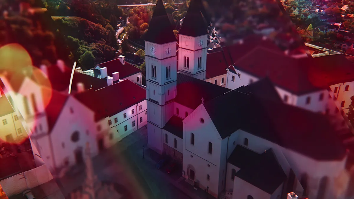 Különleges utazás a megújult veszprémi várnegyedben