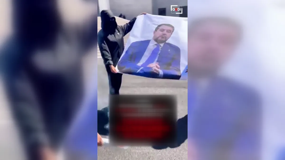 Botrány Rómában: egyetemisták elégették Matteo Salvini fényképét