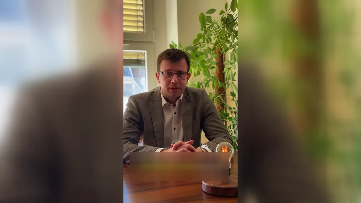 A Fidesz szerint a családok védelmében fenn kell tartani a kamatstopot