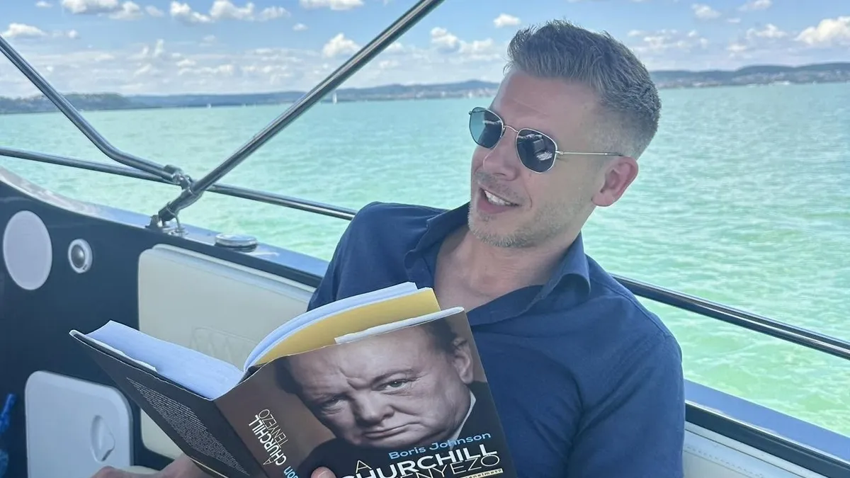Magyar Pétert egy luxus jachton fotózták le a Balatonon