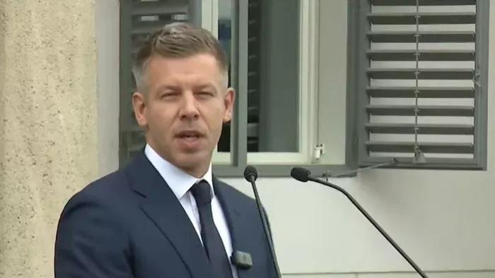 Magyar Péter sajtótájékoztatója a Sándor-palotánál – élő