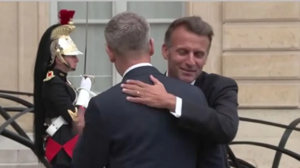Magyar Péter meghívta Budapestre a francia elnököt