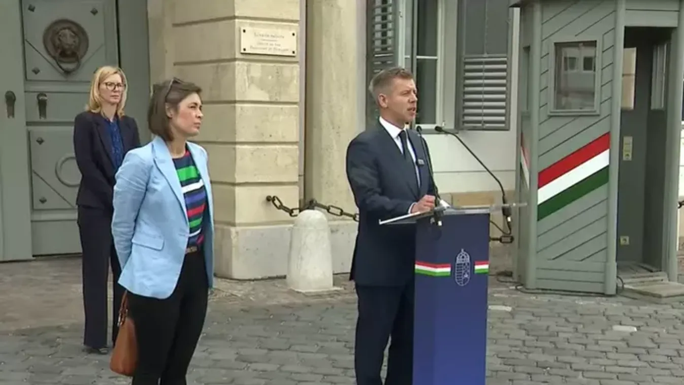 Az új hatalom kénye-kedve szerint módosítaná az Alaptörvényt a saját érdekeiért