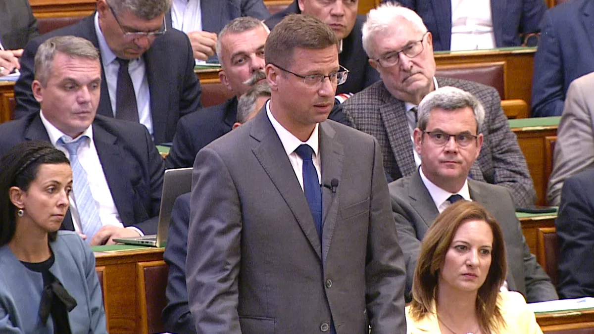 A szociális és családügyi miniszter több gyermekvédelmi veze