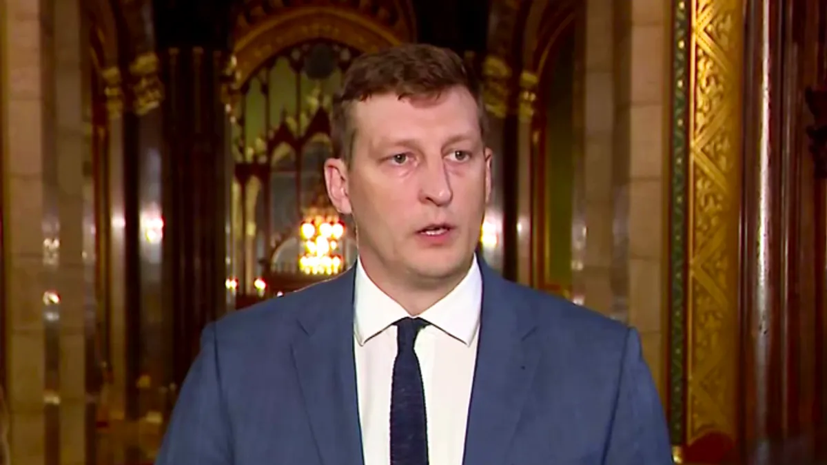 Magyar Péter hazugnak és trógernek nevezte Panyi Miklóst