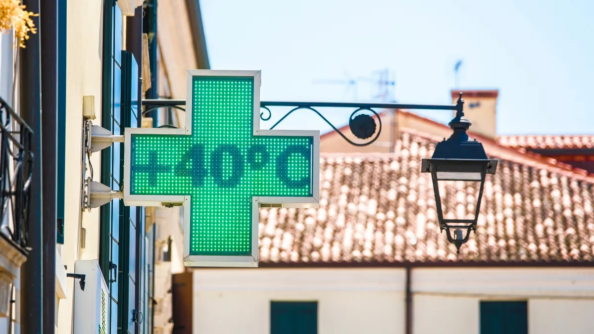 Európában helyenként akár a 44 fokot is elérheti a hőmérséklet