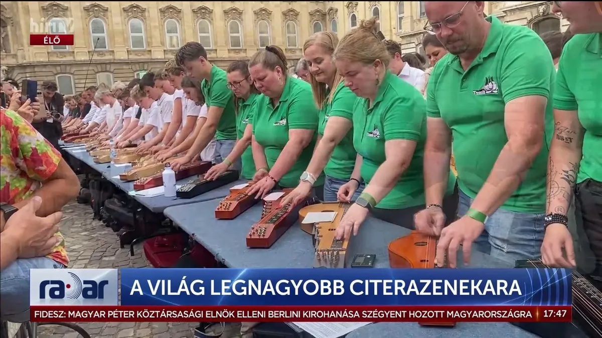 Több száz citerás állított fel új Guinness-világrekordot a budai Várban