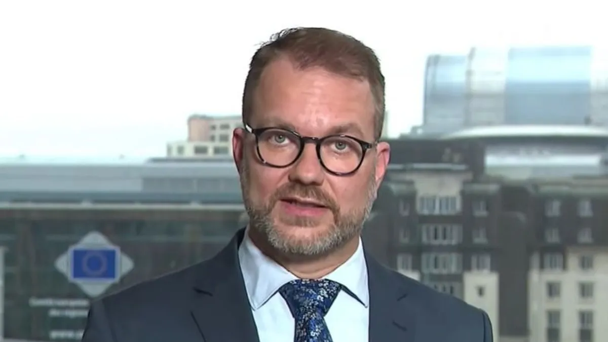 A hatályba lépő megállapodás legvitatottabb pontja a migránsok áthelyezése a tagállamok között